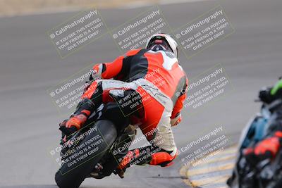 media/Dec-17-2022-SoCal Trackdays (Sat) [[224abd9271]]/Turn 10 Backside (120pm)/